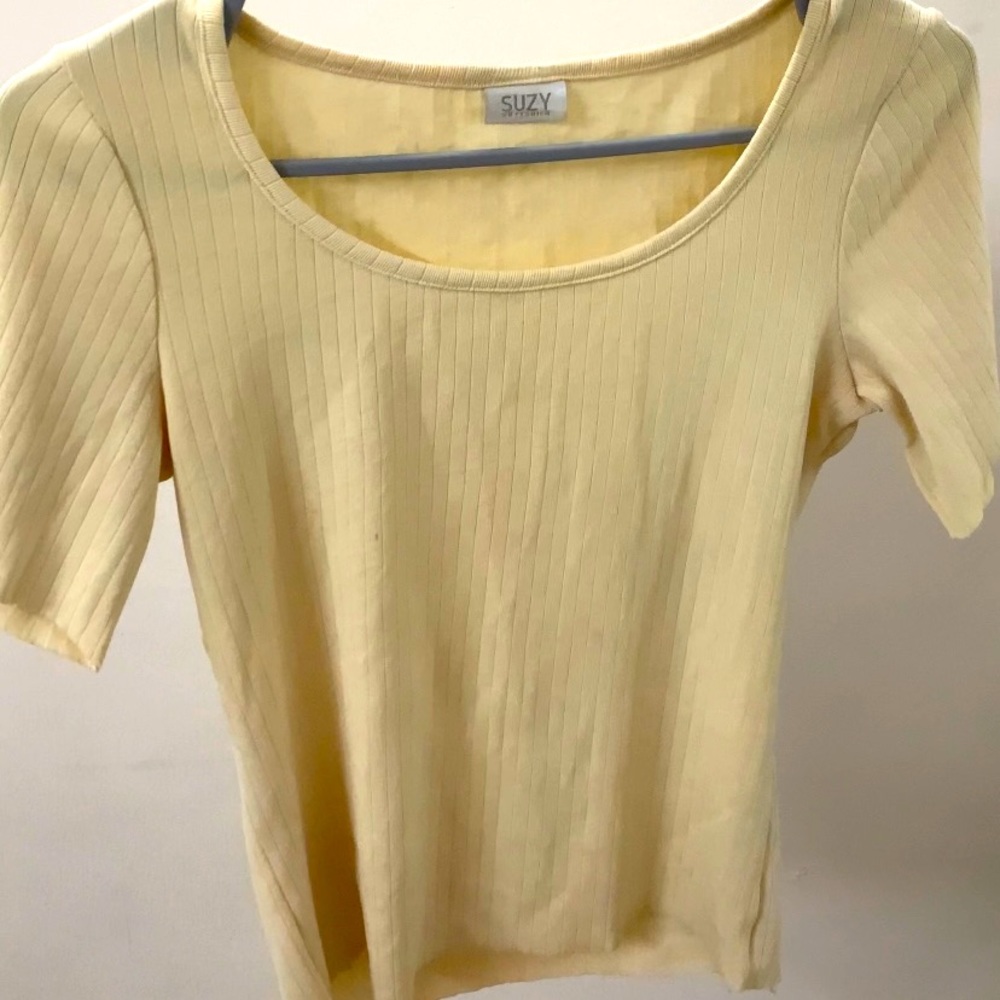 Simple Yellow Top - Picture 1 of 2